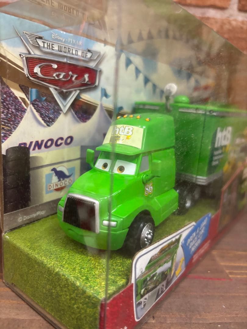 マテル　カーズ チック・ヒックス　ハウラー」　ピータービルト　コンボイ