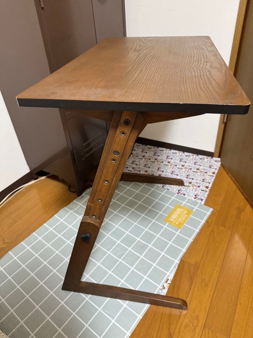 ブラウン木製折りたたみテーブル