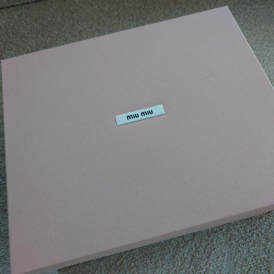 最終ミュウミュウ正規品美品　厚底スニーカーロゴつき　白