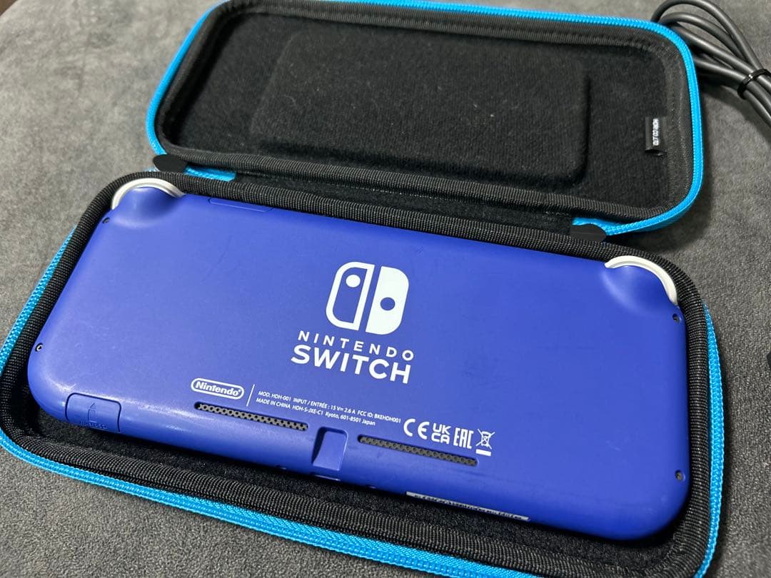 美品　2022年式　Nintendo Switch Lite 充電器・ケース付き