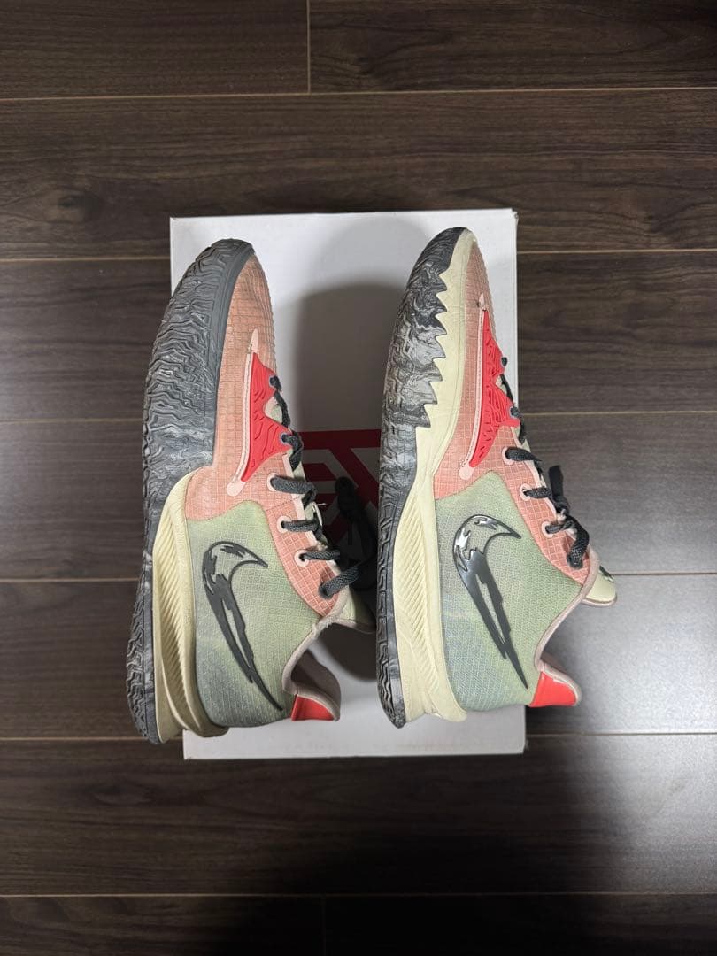 Nike カイリーロー4 EP