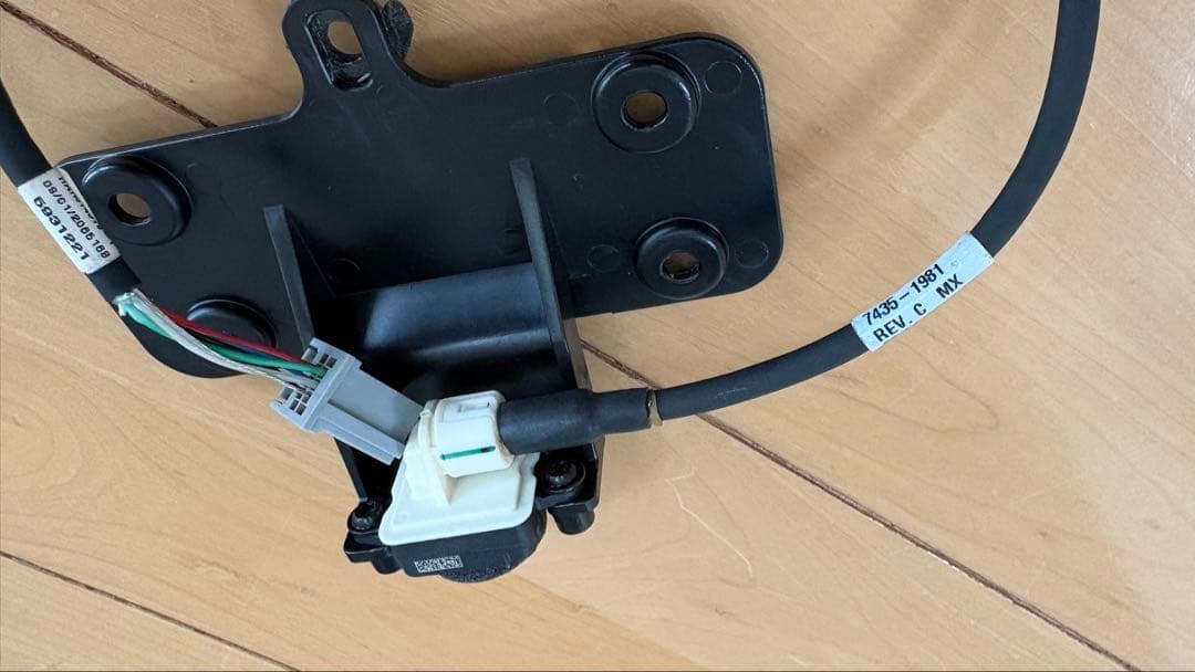 タッジ チャレンジャー バックカメラ リアスポイラー 埋め込みタイプ 純正品