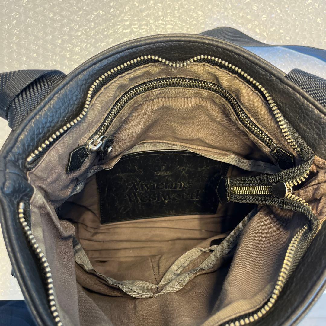 最終値引き　ヴィヴィアンウエストウッド メンズ　ショルダーバック