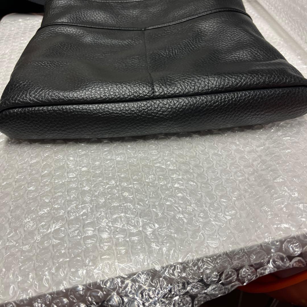 最終値引き　ヴィヴィアンウエストウッド メンズ　ショルダーバック