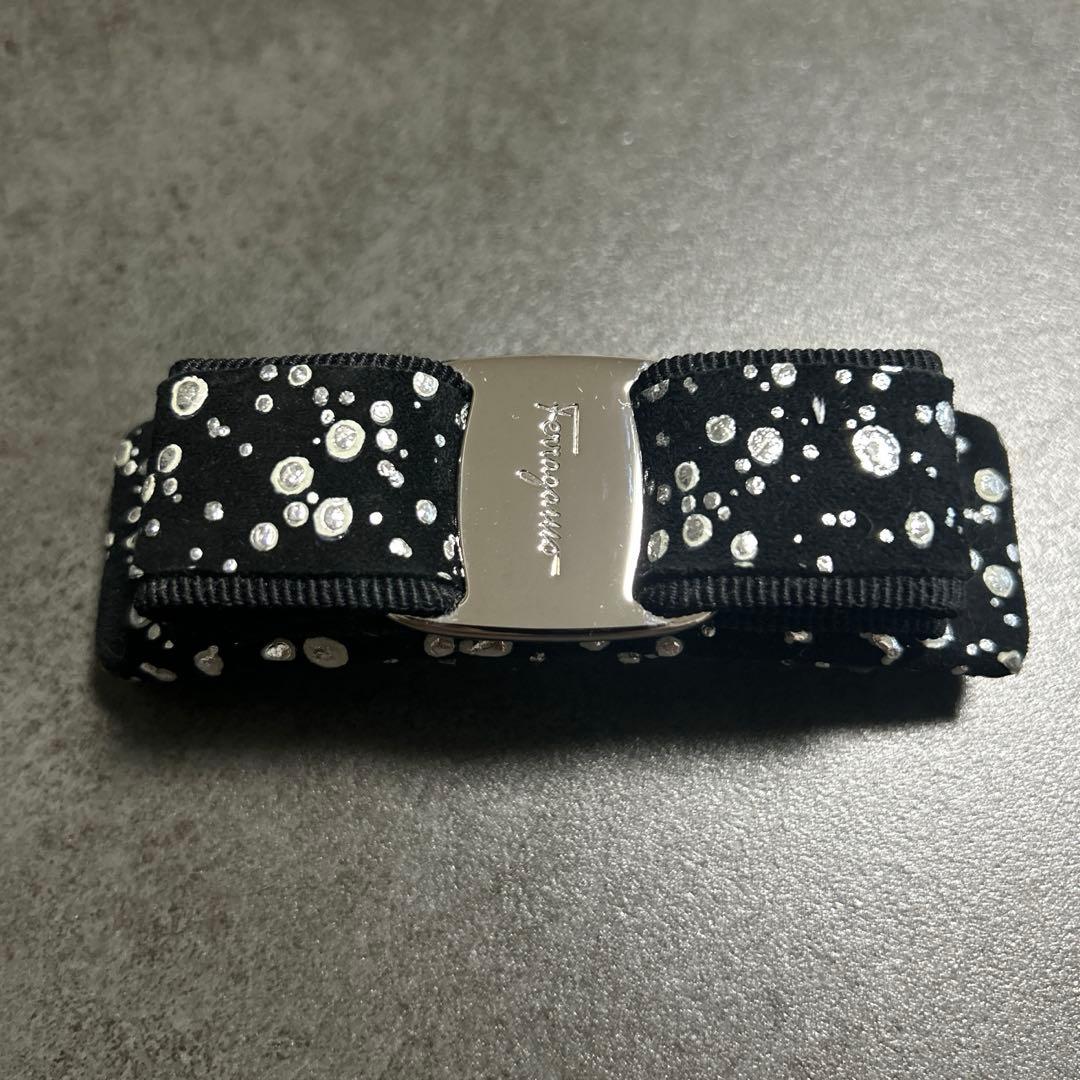 フェラガモ　Ferragamo バレッタ　ドットデザイン 黒シルバー