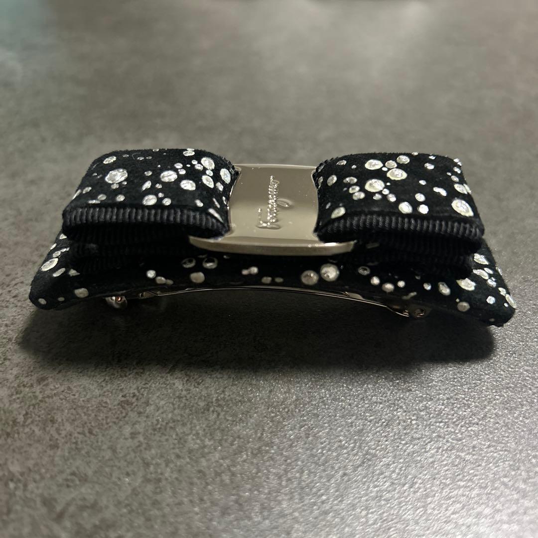 フェラガモ　Ferragamo バレッタ　ドットデザイン 黒シルバー