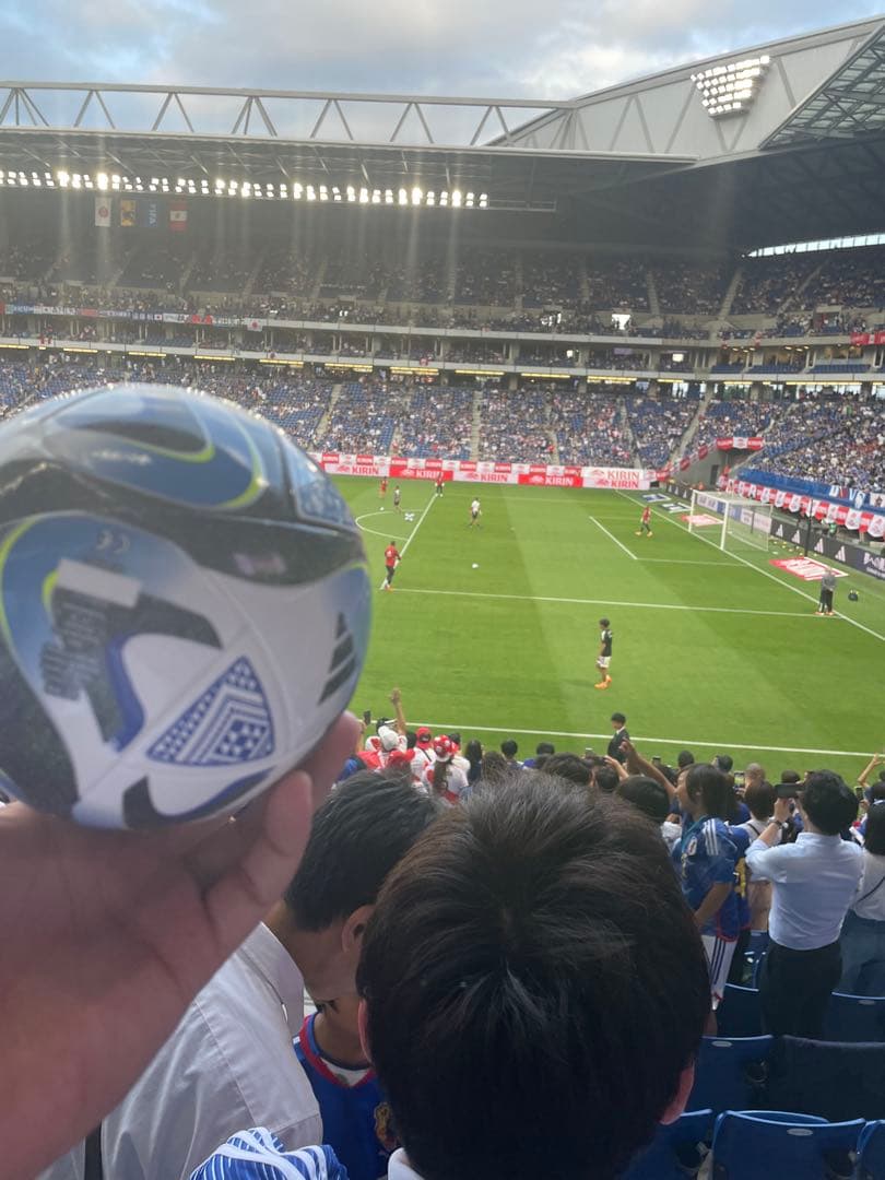 久保建英　サインボール