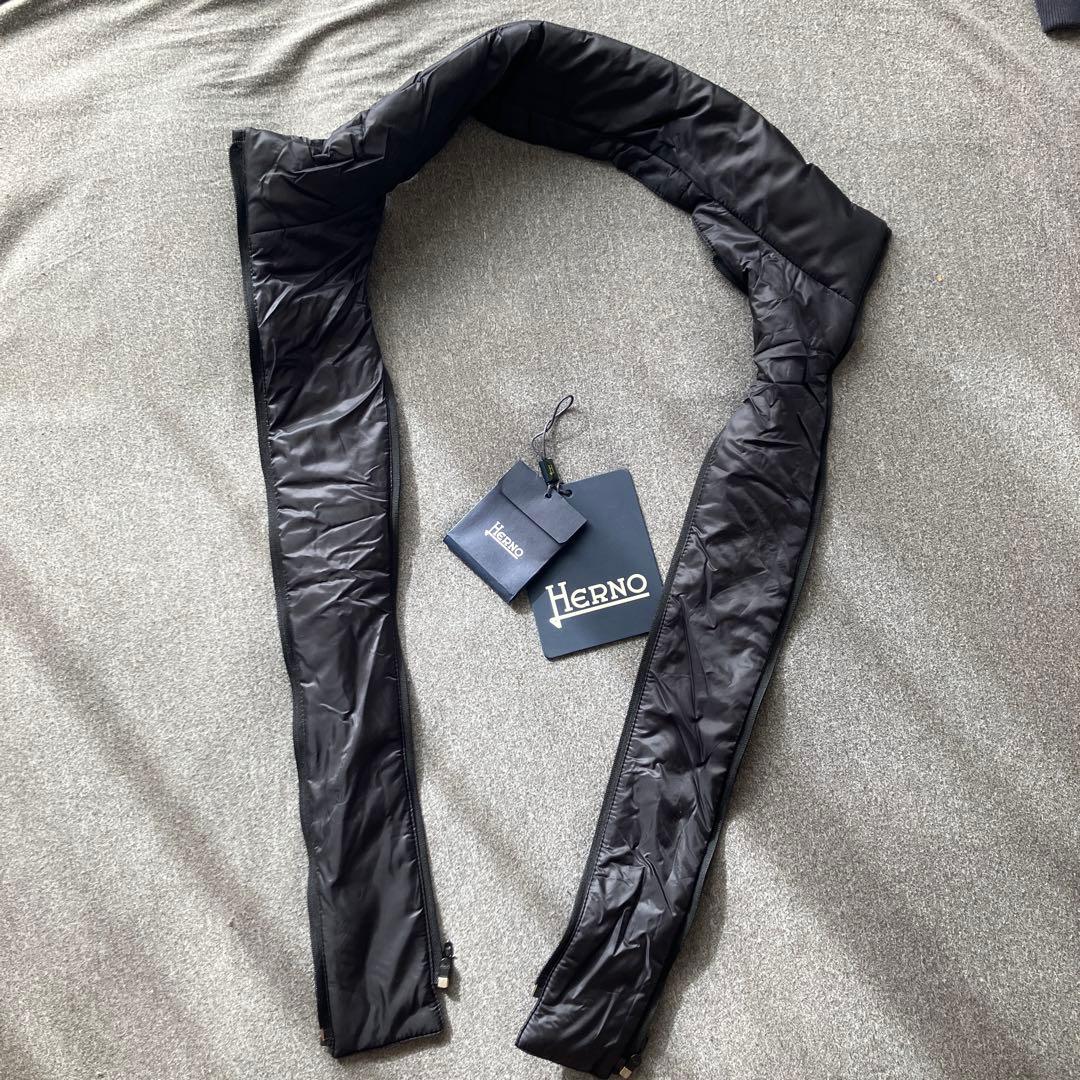 定価13万　HERNO ブラック チェスターコート　黒　50