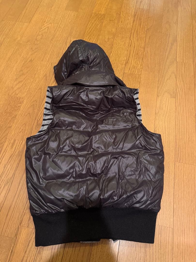 【美品】BURBERRYフード付きダウンベスト