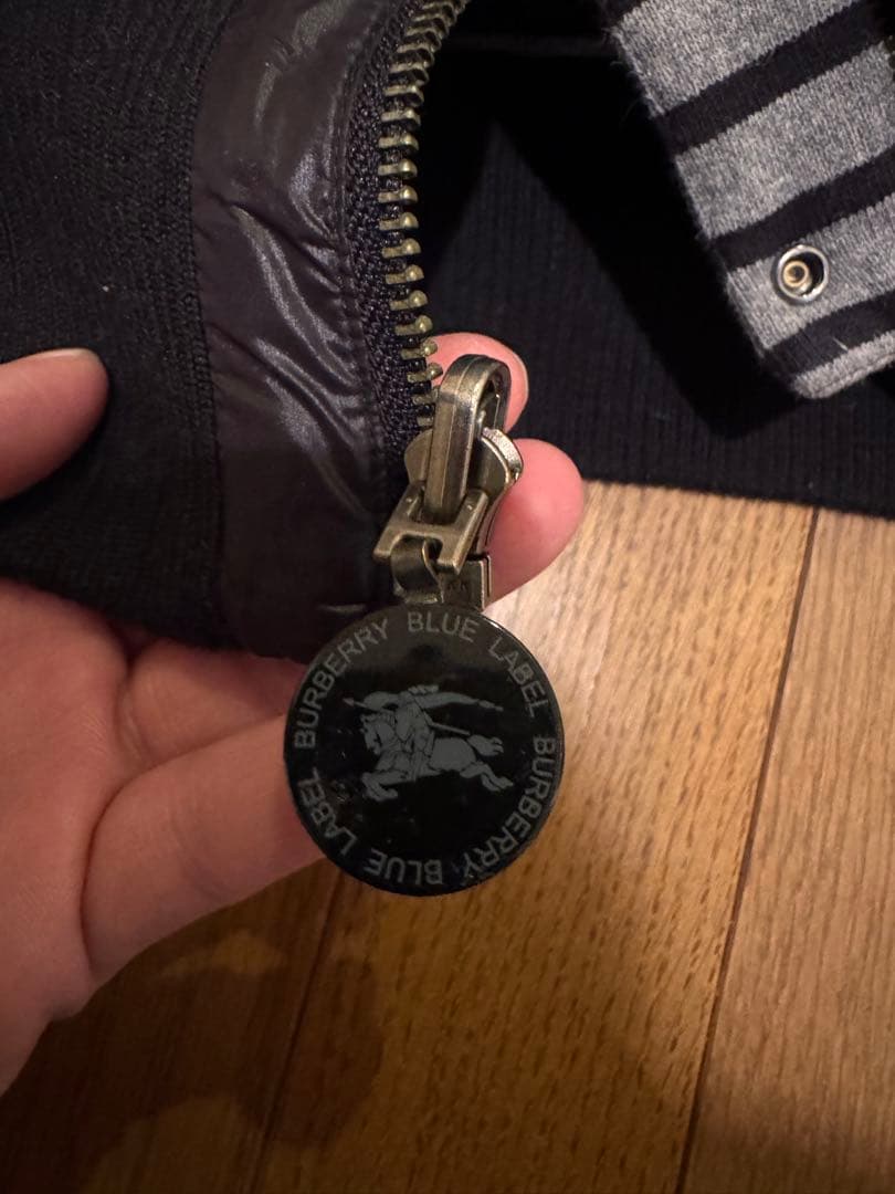 【美品】BURBERRYフード付きダウンベスト