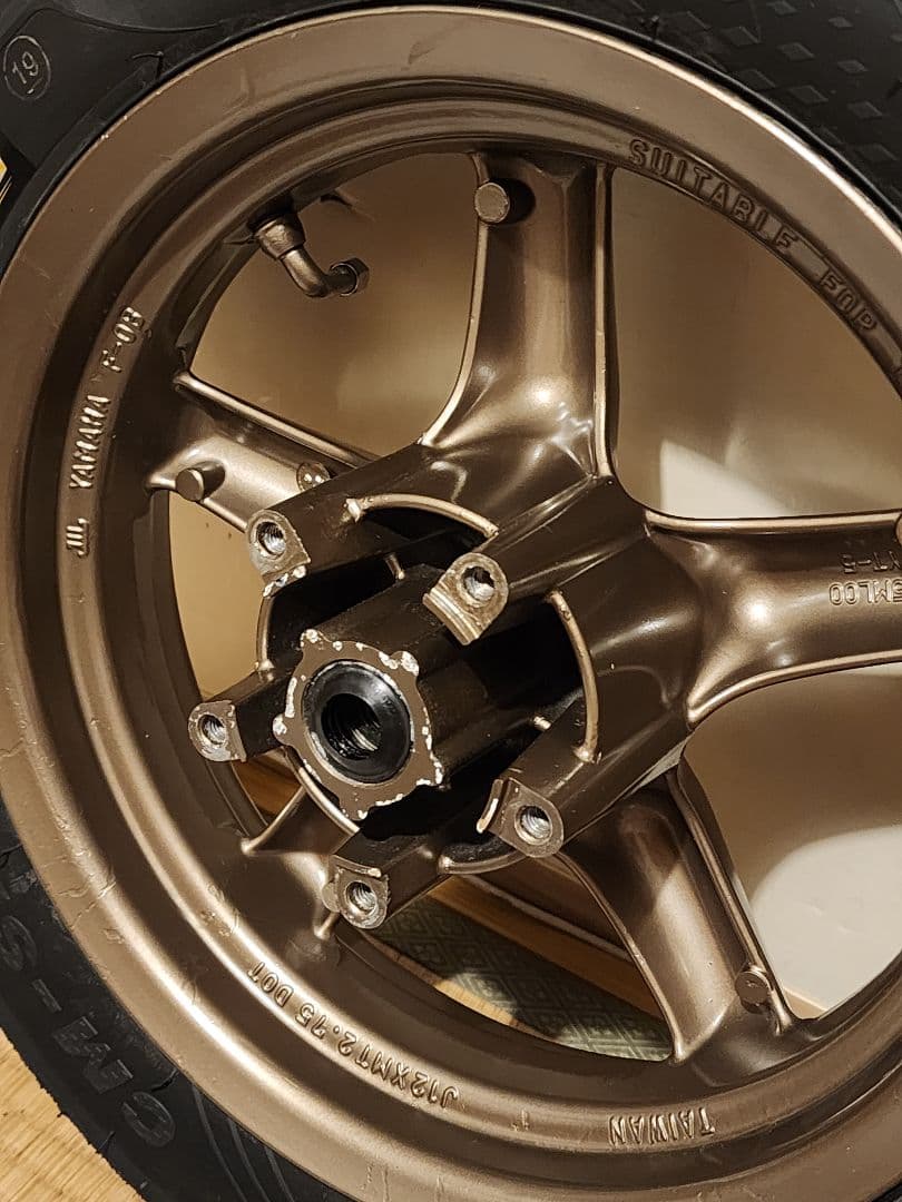 シグナス3型 台湾 SE44J 前後ホイール タイヤCST 25年製 バリ溝付き