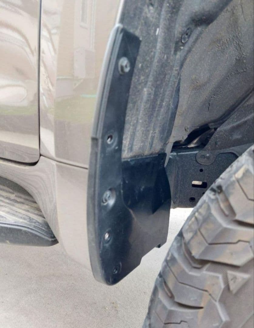 ランドクルーザープラド150後期 ショートマッドガード　1台分【汚れあり】