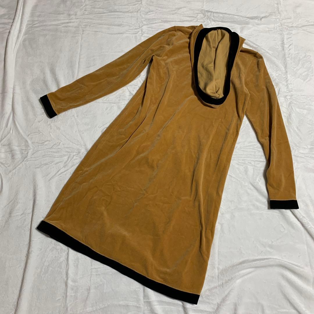 FENDIフェンディロゴベロアフードパーカーワンピース黒ベージュトップス　38