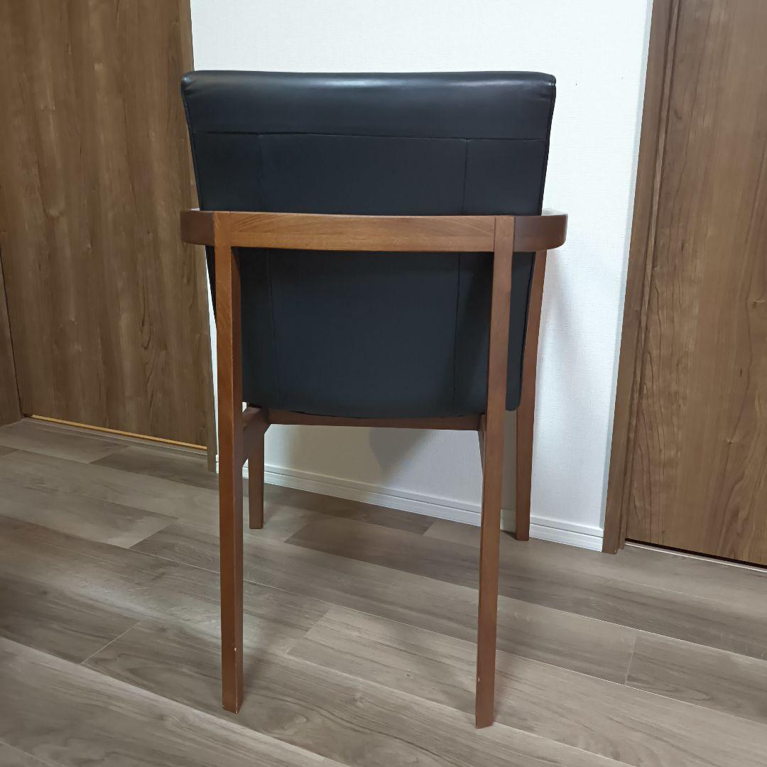 【ACTUSで購入】 RELATE ブラックレザーチェア肘掛けウォルナット