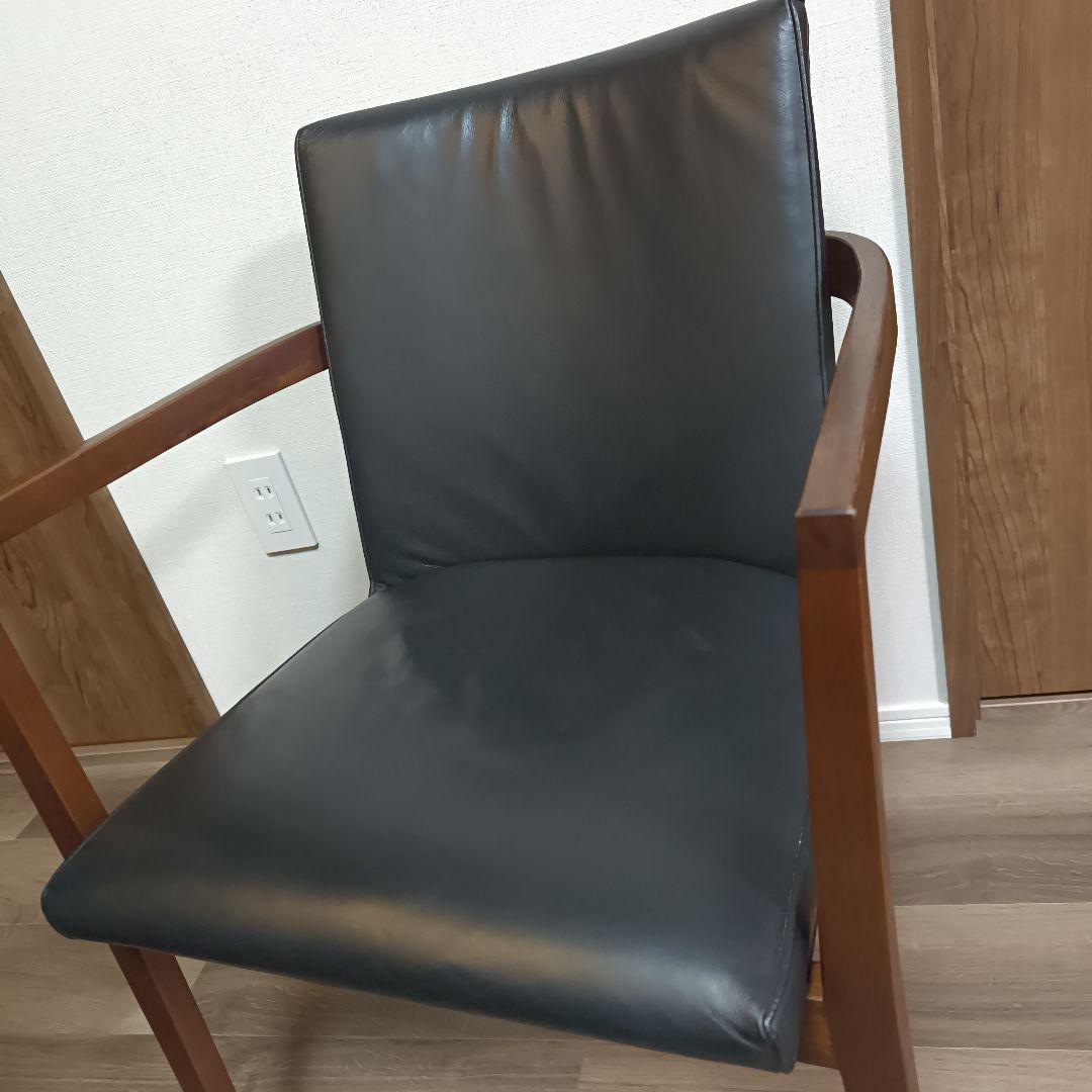 【ACTUSで購入】 RELATE ブラックレザーチェア肘掛けウォルナット