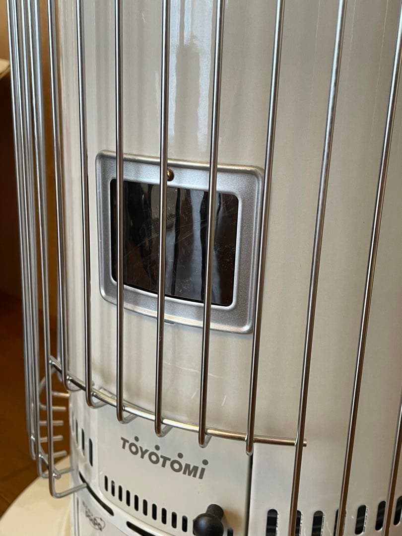 ★送料込み★ トヨトミ ホワイトクリーン 石油ストーブ　KS-67H