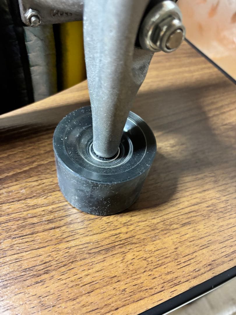 Triton ストライプスケートボード