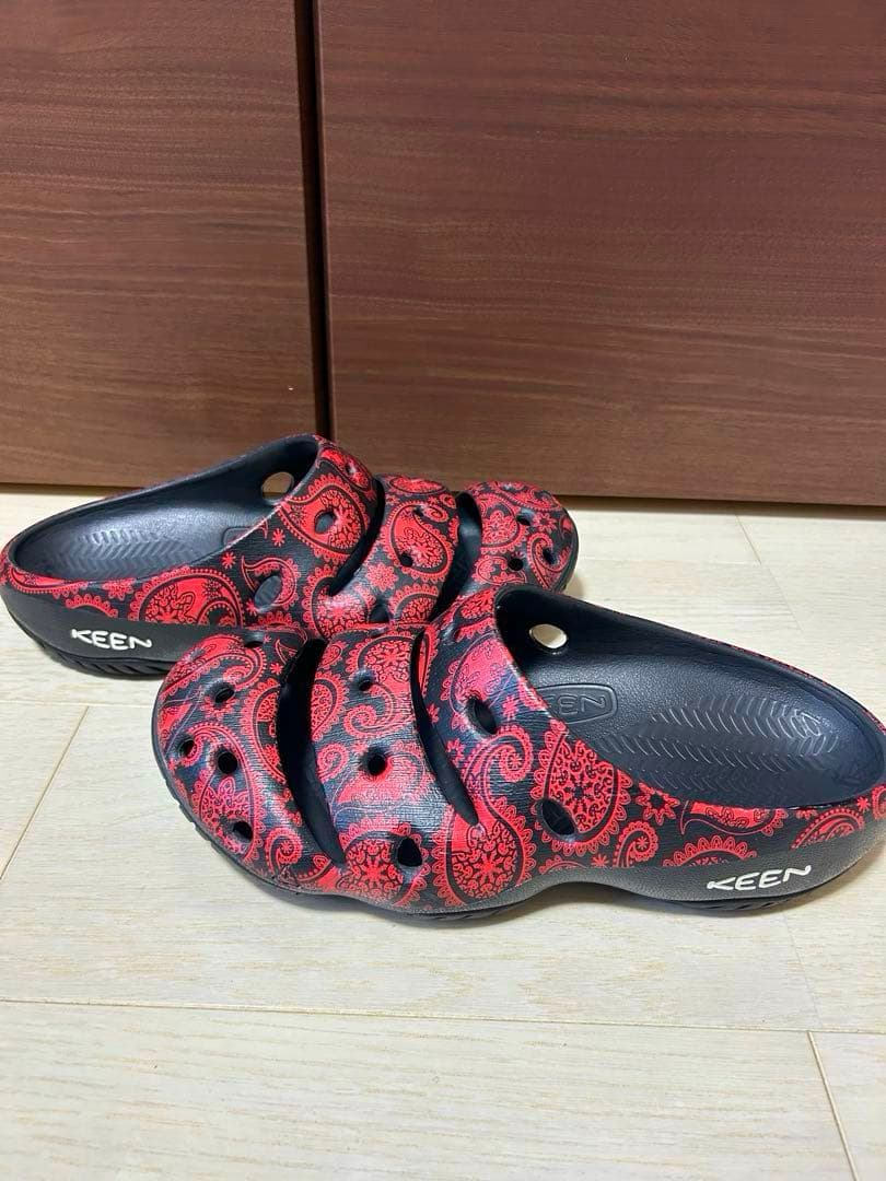 KEEN YOGUI ARTS サンダル 赤黒 ペイズリー 10
