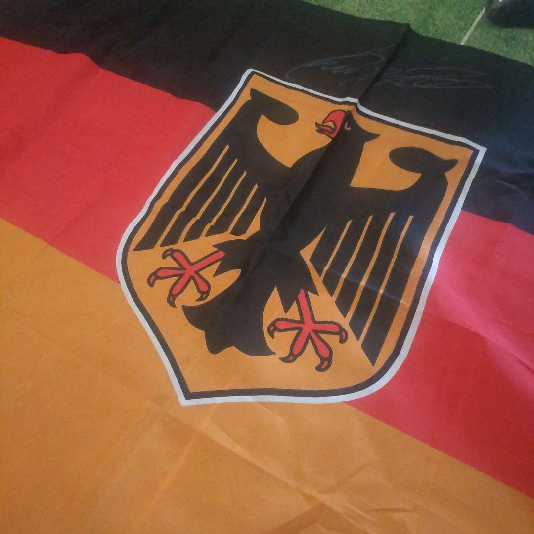 ルーカス・ポドルスキ　ドイツ国旗　政府旗 サイン入り 応援グッズ　レア　貴重