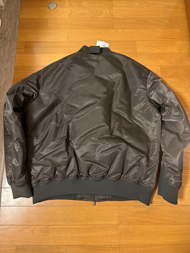 ユニクロ　+J復刻版ハイブリッドダウンオーバーサイズMA1　XLサイズ グレイ