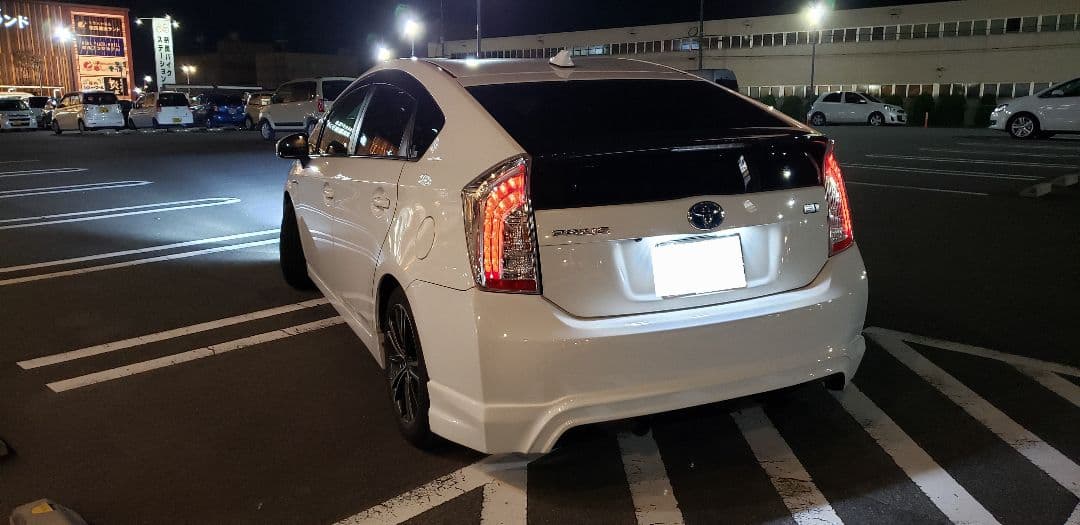 30　プリウス　後期　純正テールランプ　極美品