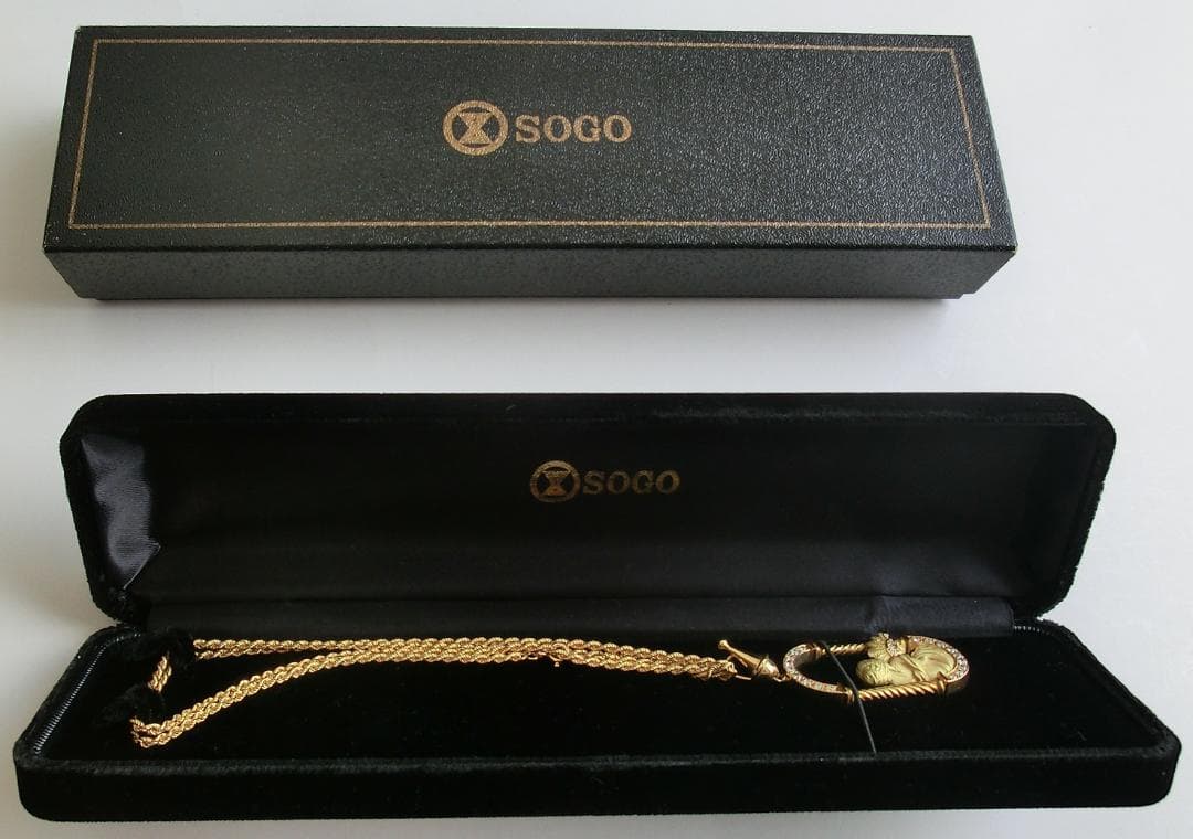 ペンダント乙女像