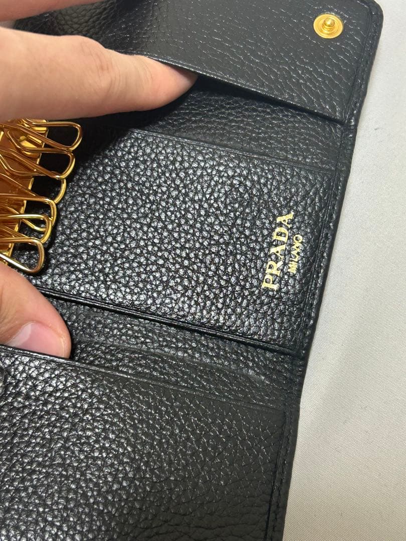 pradaキーケース