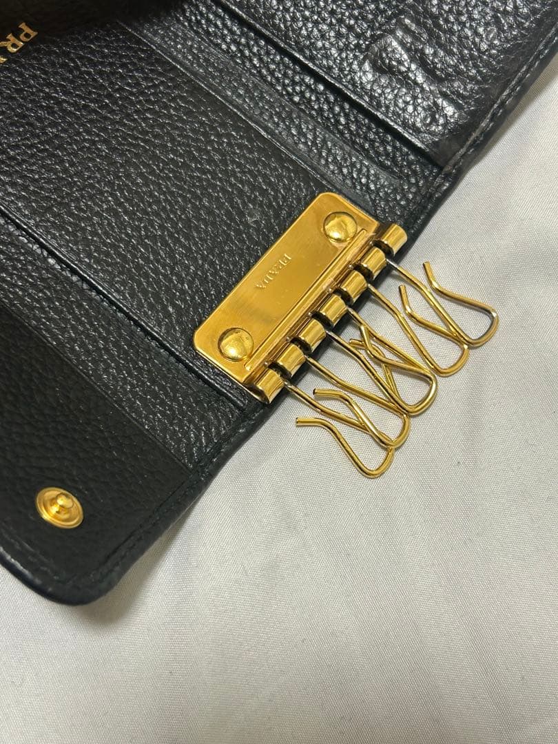 pradaキーケース