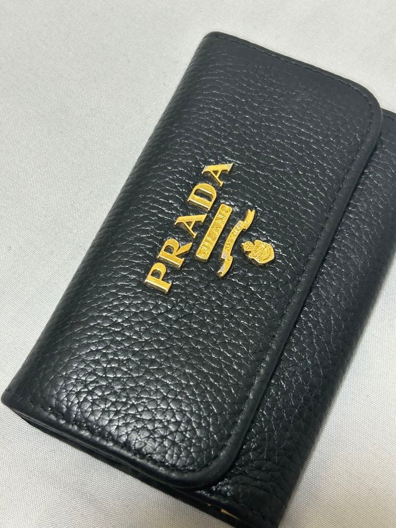 pradaキーケース