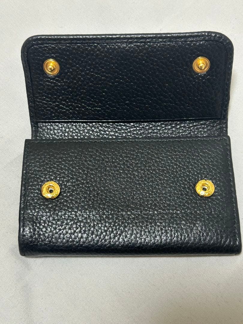 pradaキーケース