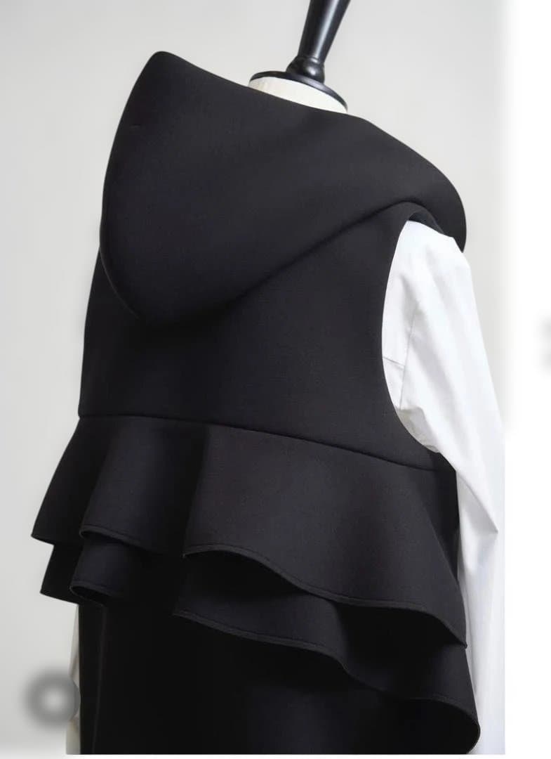 【美品】 yori ヨリ ボンディングロングジレ 1回使用のみ