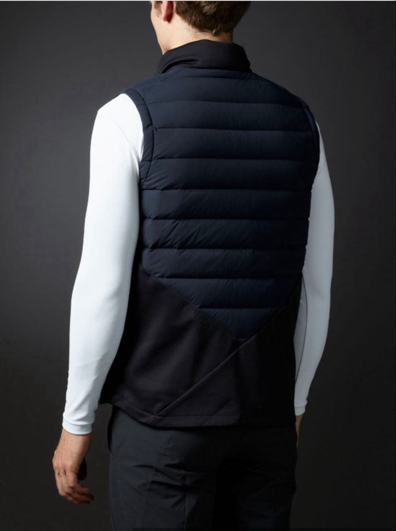 【極美品】デサントゴルフ ブラックダウンベスト・キルティングデザイン　M