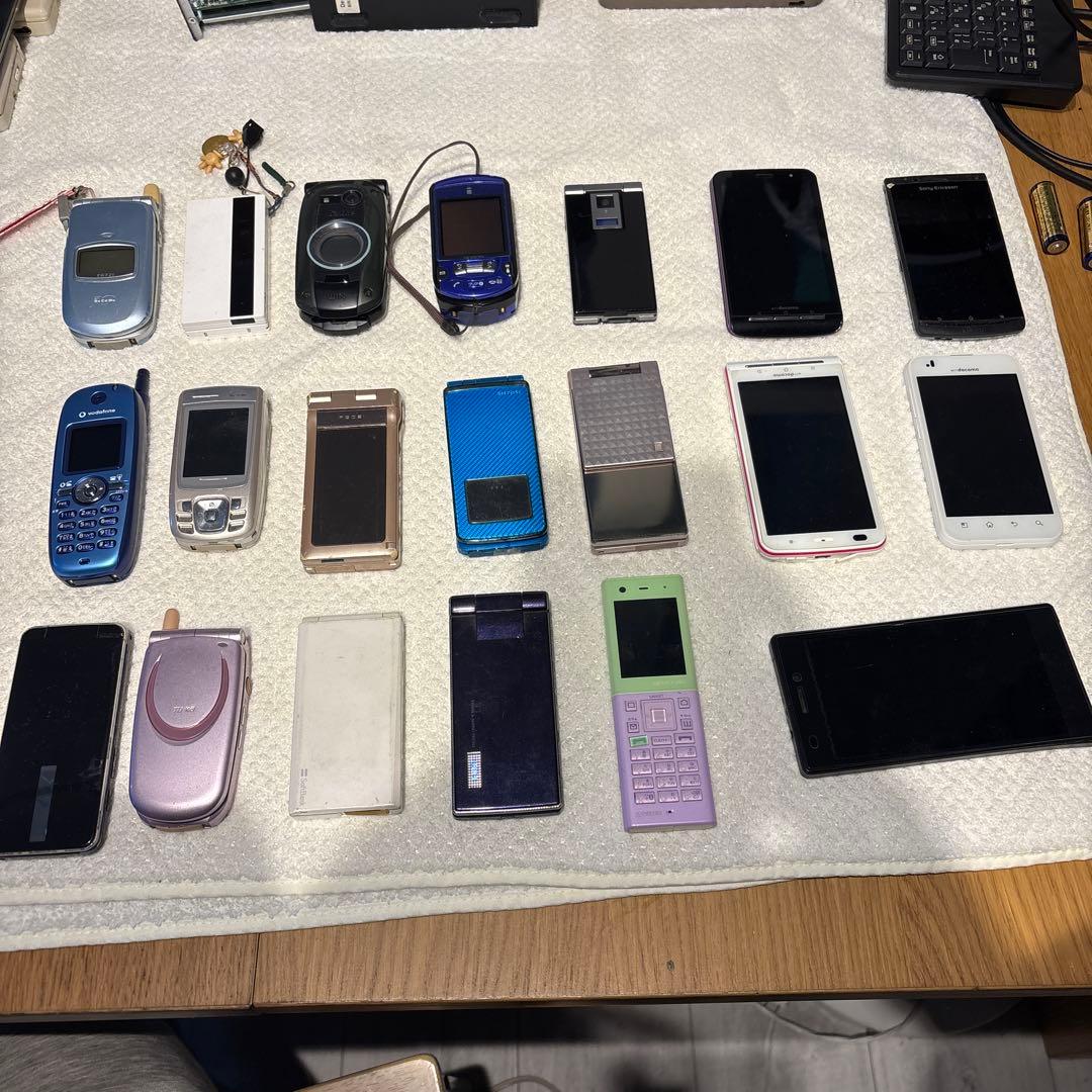 ガラケー　スマホ　レトロ携帯　本体まとめ売りセット スマホまとめ売り20台