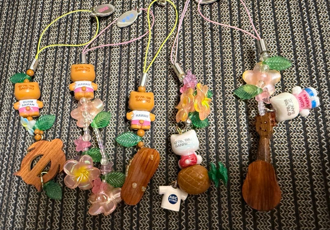 ご当地　日焼けkitty白キテイ 根付けマスコットキーホルダー