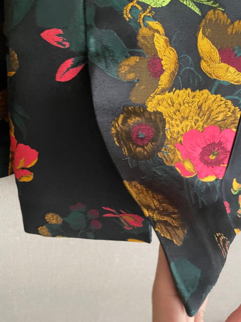 花柄サテンテーラードジャケット