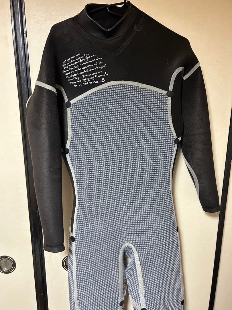 volcom 4/3mm ウェットスーツ　Mサイズ