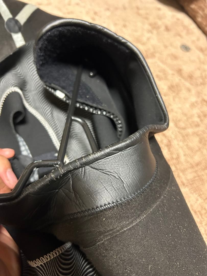 volcom 4/3mm ウェットスーツ　Mサイズ