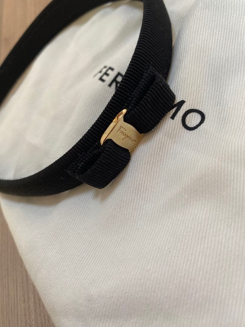 FERRAGAMO ブラックヘアバンド