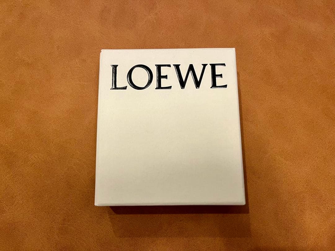 【LOEWE】スリム コンパクト ウォレット（ソフトグレインカーフ）