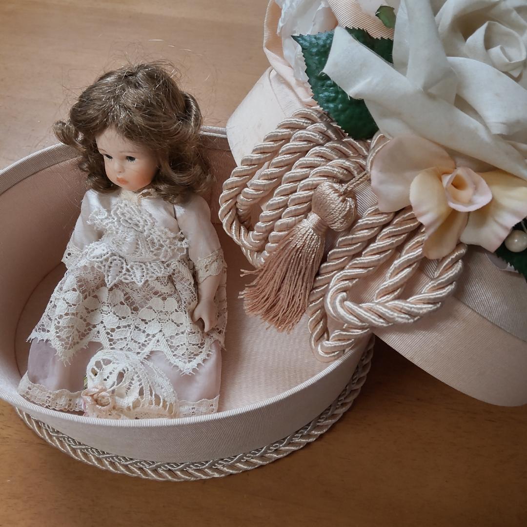 カルトナージュ　人形　ドール　イタリア　アンティーク風　ヴィクトリアン