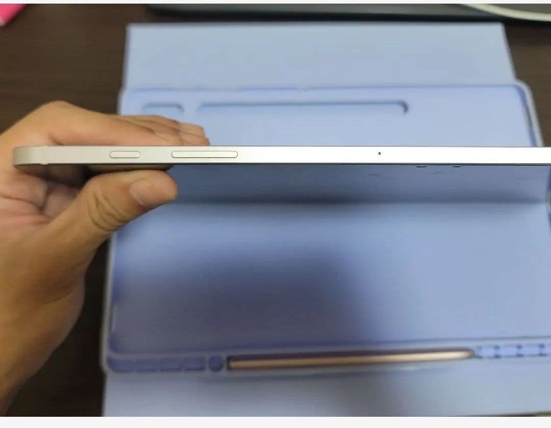 AKG シルバー タブレット 本体 スタイラスペン付き