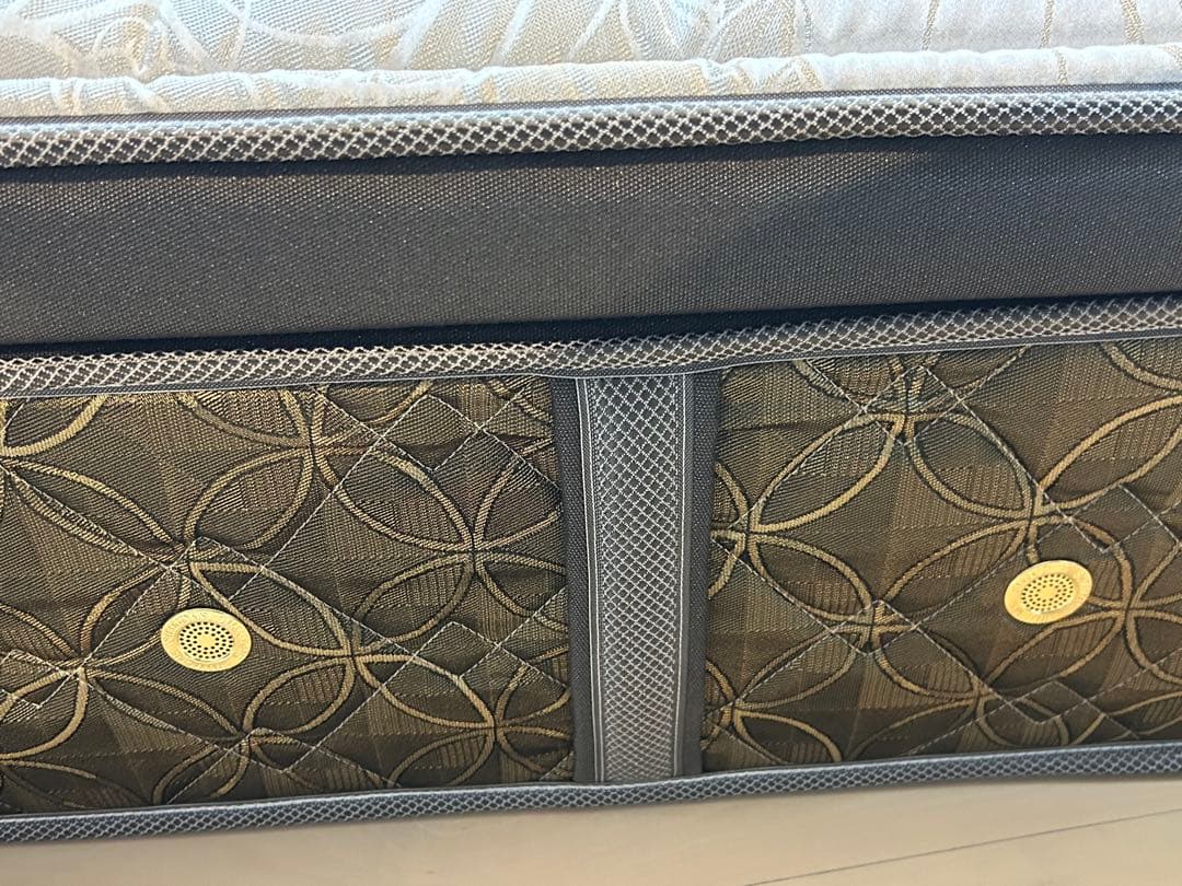 【Jason 様限定】ほぼ新品シモンズ　キングサイズマットレスフレーム