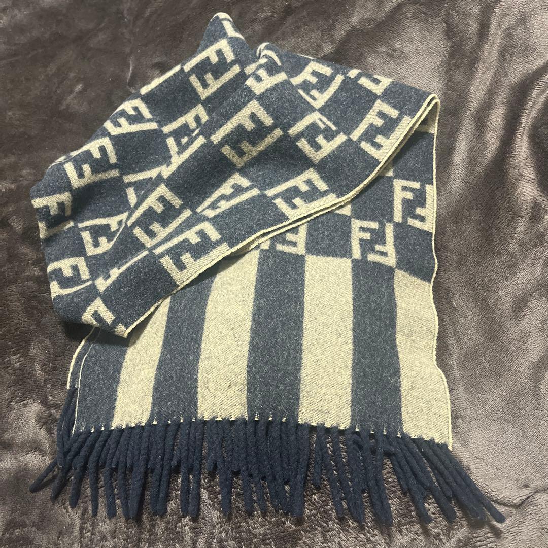 FENDI ウールマフラー ロゴ入り