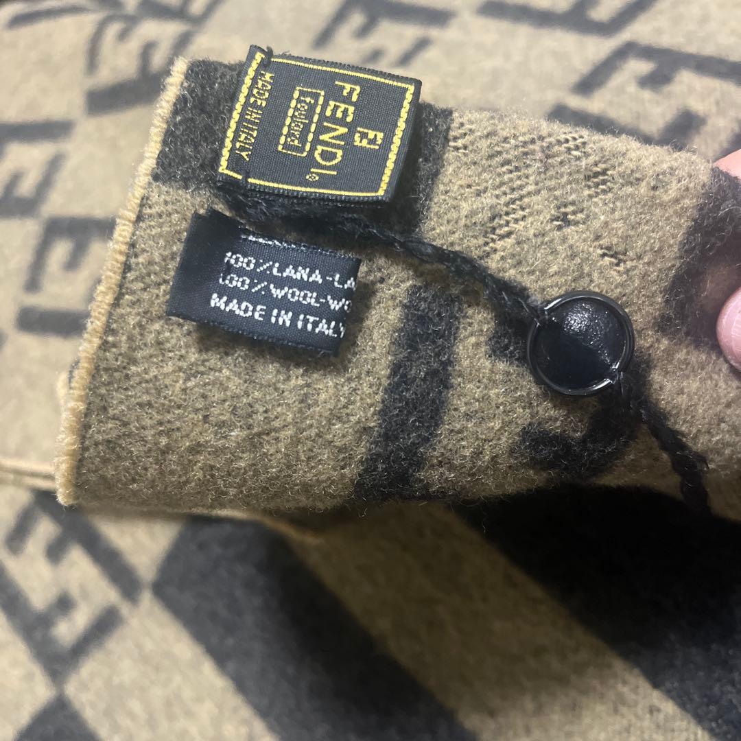 FENDI ウールマフラー ロゴ入り