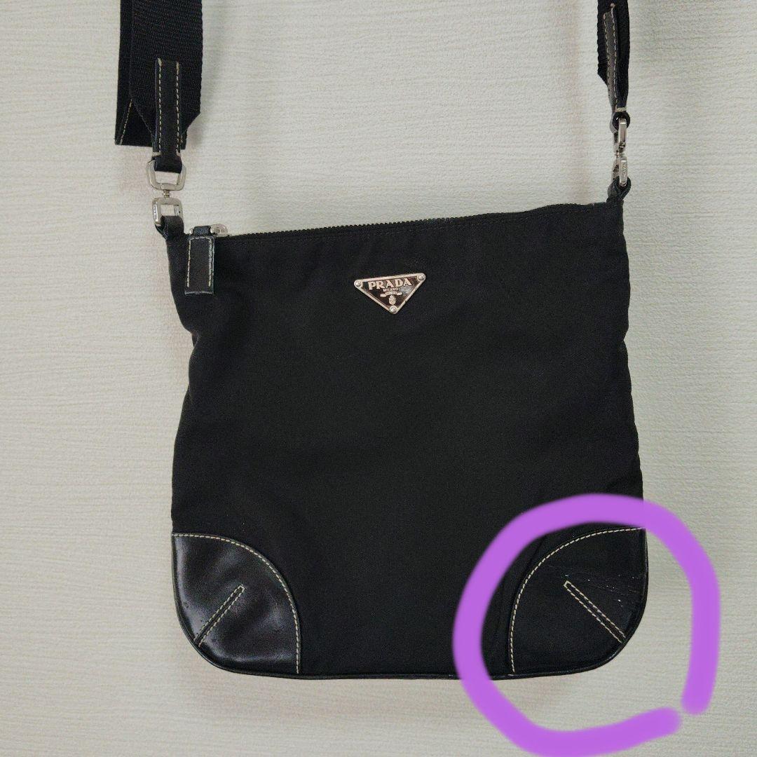 PRADA ブラック ショルダーバッグ レザー　斜め掛け　三角プレート