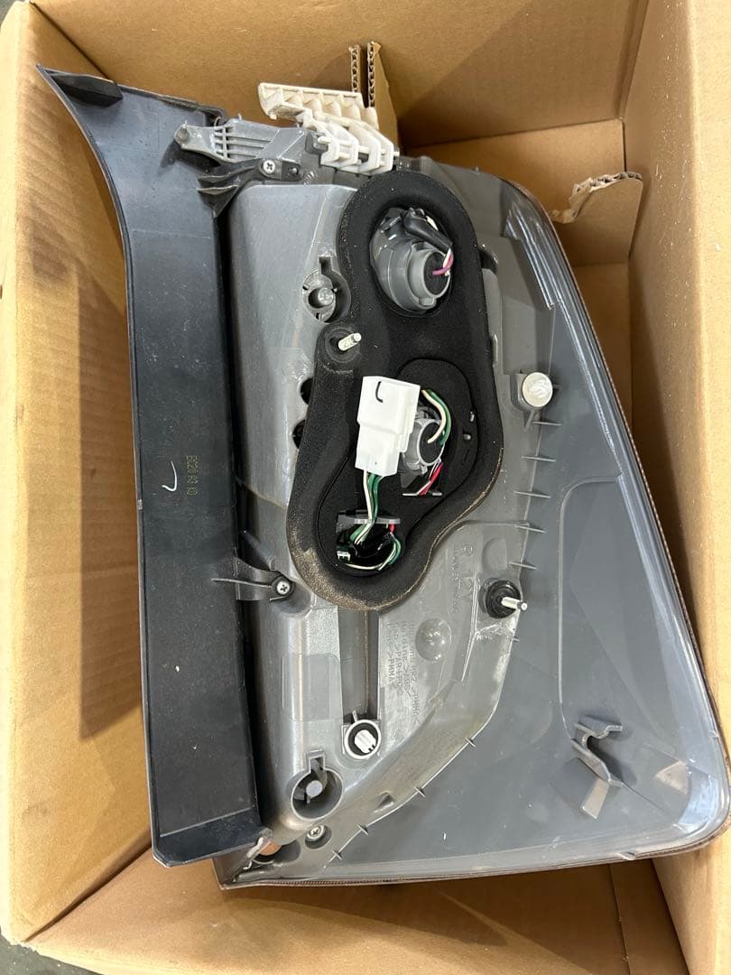 30プリウス 後期純正テールランプ 左右セット