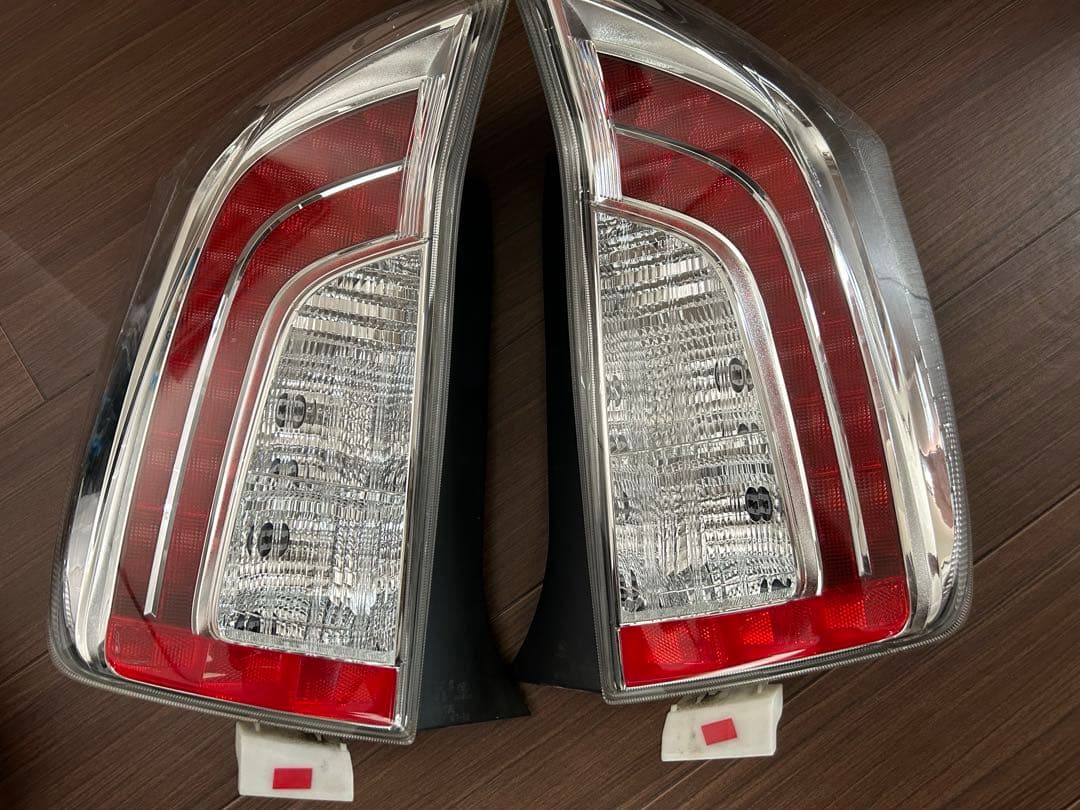 30プリウス 後期純正テールランプ 左右セット