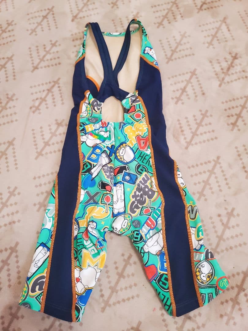 arena スポーツ用水着 多彩なグラフィックプリント