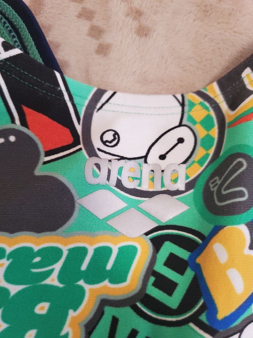 arena スポーツ用水着 多彩なグラフィックプリント