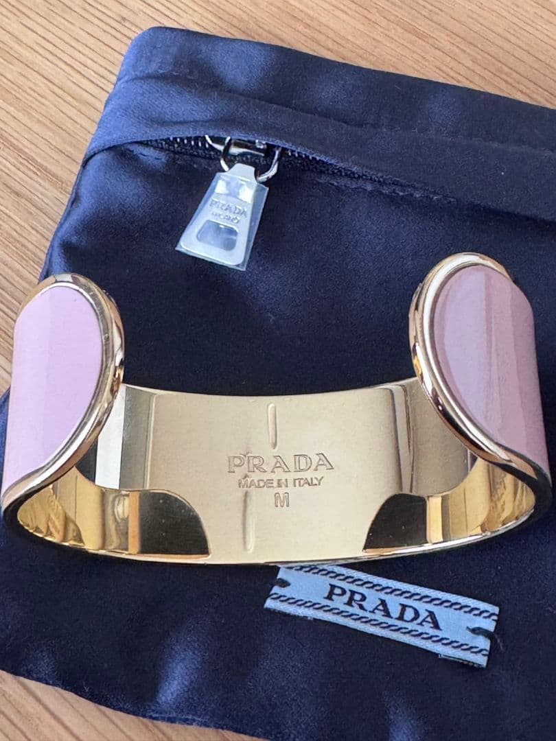 PRADA ピンク ブレスレット M　バングル　プラダ